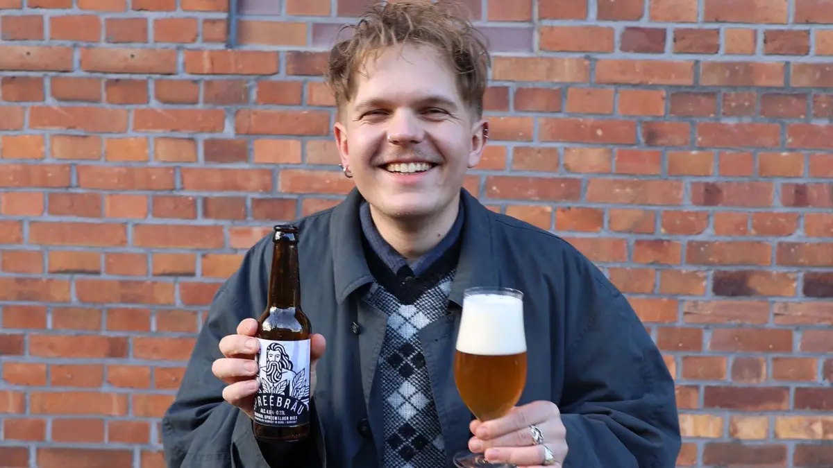 Benjamin Dossow braut in Burg/Spreewald das "Spreebräu".