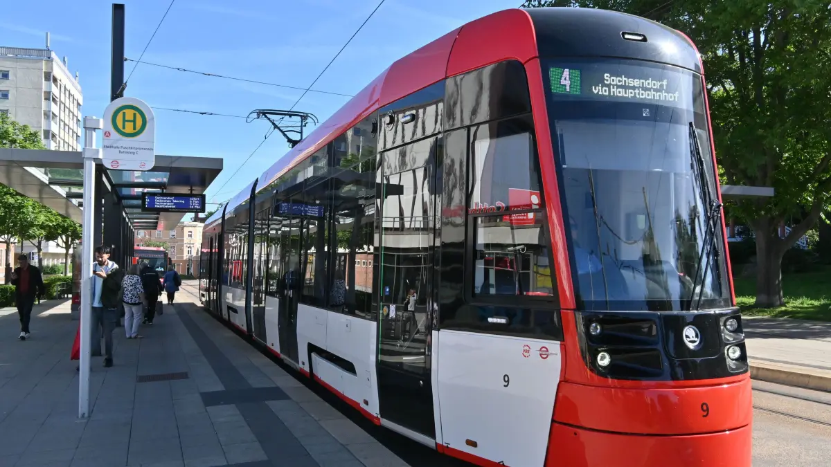 Strassenbahn Linie 4 : Wie das Verkehrsunternehmen Cottbusverkehr informiert kommt es am 30. und 31. Mai auf Grund von Bauarbeiten in Neu-Schmellwitz auf der Linie 4 der Strassenbahn zu einer veränderten Linienführung. Die Strassenbahnen verkehren dann zwischen Sachsendorf und Schmellwitz Anger. (Lautsprecherdurchsagen in der Strassenbahn am Donnerstag)