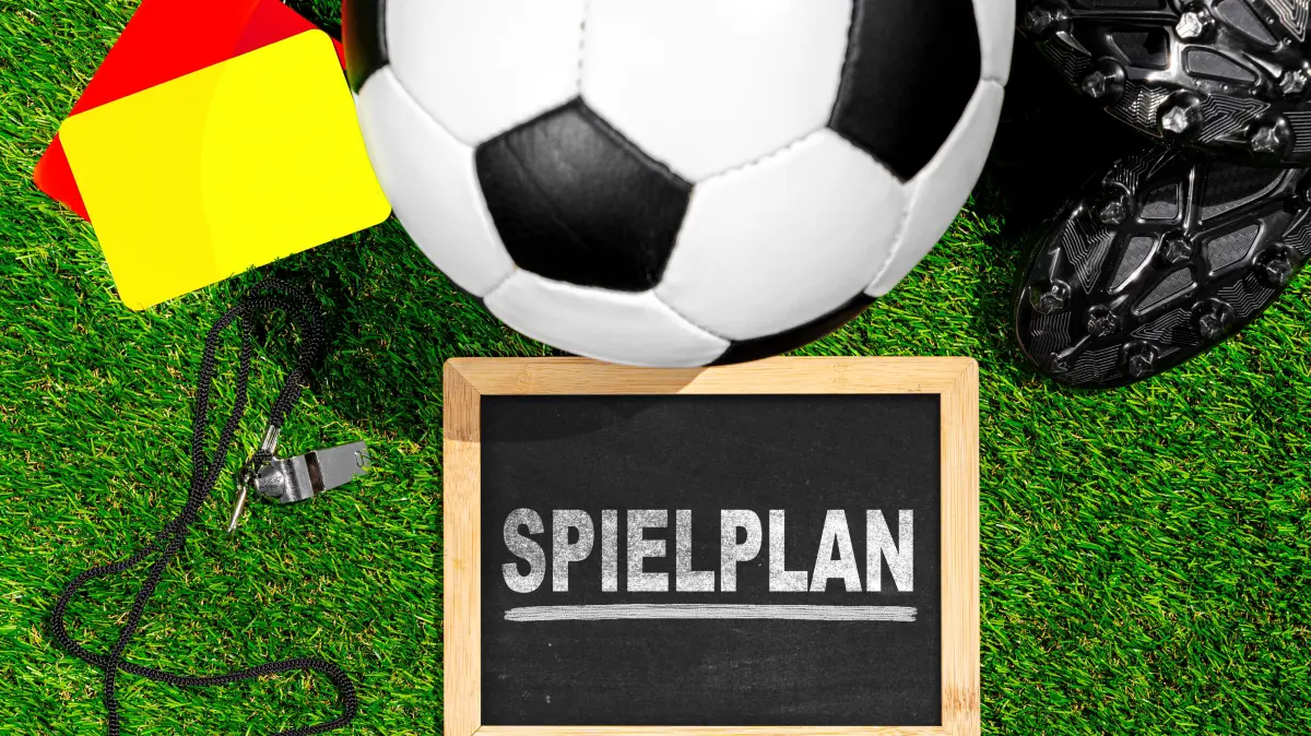 Symbolfoto FIFA World Cup 2026: Germany - May 22, 2026: A photomontage, a soccer ball, and the word “Schedule” symbolize the schedule for the 2026 FIFA World Cup in the United States, Canada, and Mexico. *** FOTOMONTAGE, Fußball und der Schriftzug „Spielplan“ stehen symbolisch für den Spielplan der Fußball-Weltmeisterschaft 2026 in den USA, Kanada und Mexiko.
