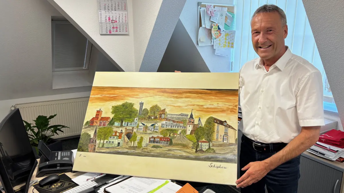 Dieses Bild einer Künstlerin aus der Region wird Klaus Prietzel an seinem letzten Tag im Rathaus mitnehmen. Es vereint die Wahrzeichen der einzelnen Schipkauer Ortsteile.
