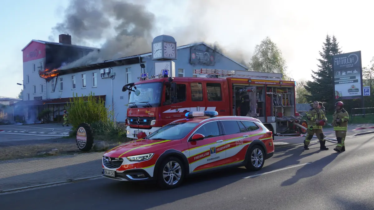 Hier sieht man genau, wo das Feuer beim Brand im Restaurant Mahuja in Weißwasser an der Berliner Straße seinen Anfang genommen hat.