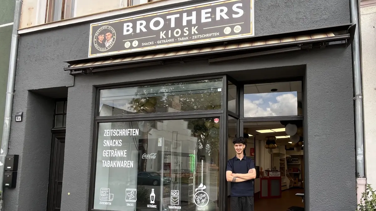 Jawad Hossaini hat in Guben in der Berliner Straße 4 einen Späti eröffnet. Unter dem Namen "Brothers Kiosk" bietet der junge Unternehmer auch zu später Stunde noch Snacks, Getränke, Zeitschriften und Tabakwaren an.