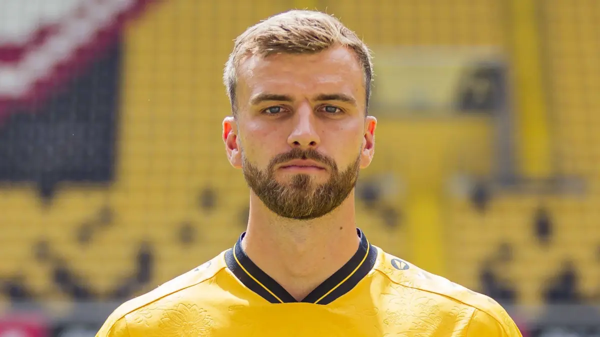 Fussball 2.Bundesliga, Dynamo Dresden - Fototermin Saison 2025/26 : 18.07.2025, xomx, Fussball 2.Bundesliga, Dynamo Dresden - Fototermin Saison 2025/26, Lars Bünning Dynamo Dresden 3.Liga, Porträttermin 2025/2026 Dresden *** 18 07 2025, xomx, Football 2 Bundesliga, Dynamo Dresden photo appointment season 2025 26, Lars Bünning Dynamo Dresden 3 Liga, portrait appointment 2025 2026 Dresden