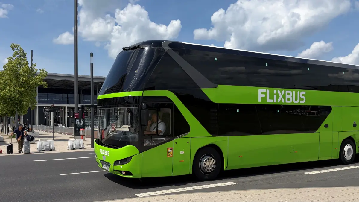 Flixbus weitet sein Angebot am BER aus.