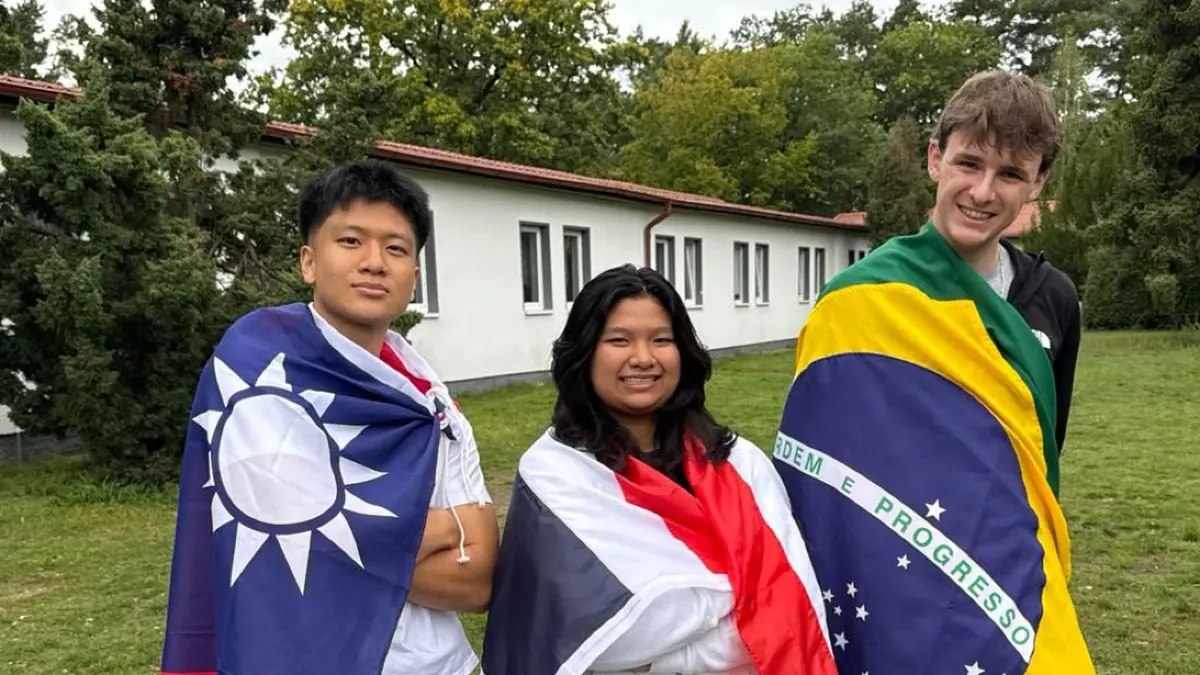 Andrew Chang aus Taiwan, Namping Panruksa aus Thailand und Joao aus Brasilien leben seit fast einem Jahr in Finsterwalde (Elbe-Elster). Sie erleben hier den Alltag in der Lausitz in all seinen Facetten – mit kühlen Wintern, Döner und Reis aus der Mikrowelle.