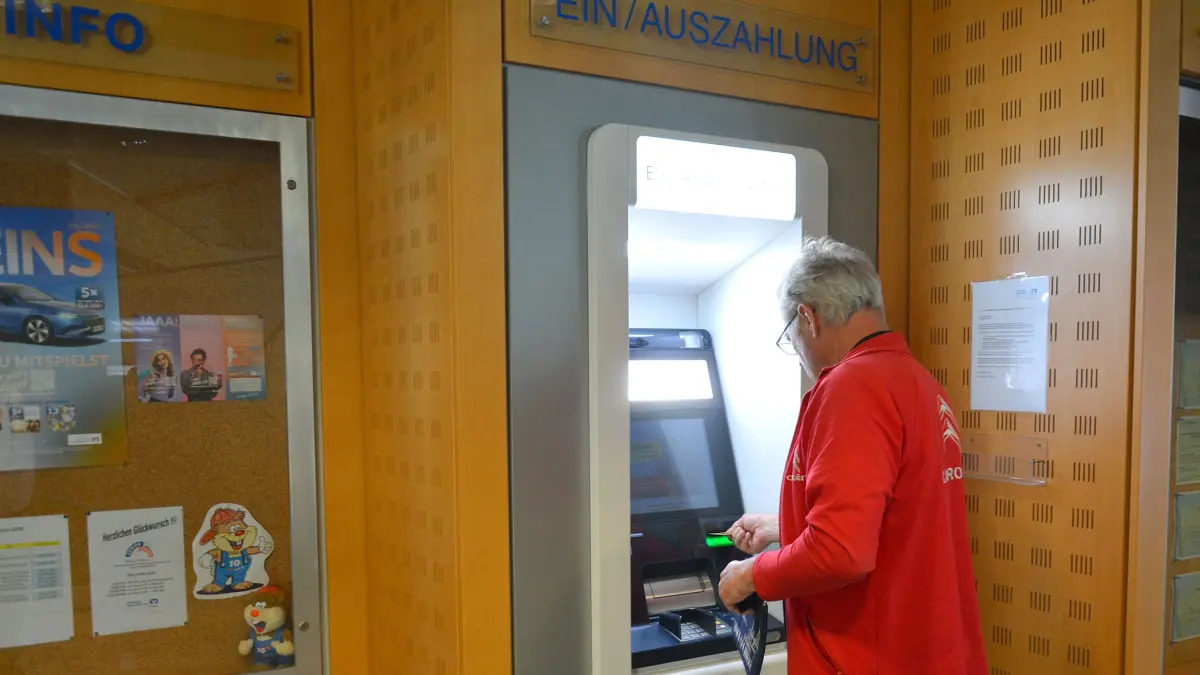 Die Zahl der Geldautomaten in Spremberg nimmt ab. Nicht bei der Volksbank Spree-Neiße eG. Das hat die Genossenschaftsbank vor.