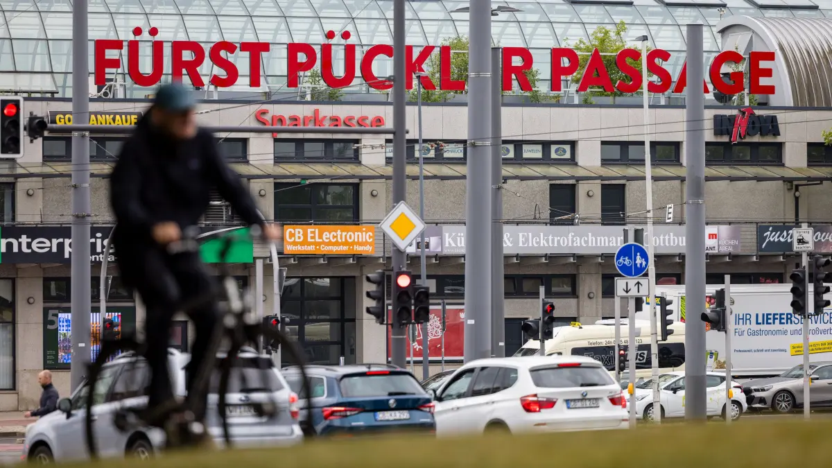 Fürst-Pückler-Passage am Bahnhof: Blick auf die Fürst-Pückler-Passage am Cottbuser Hauptbahnhof.