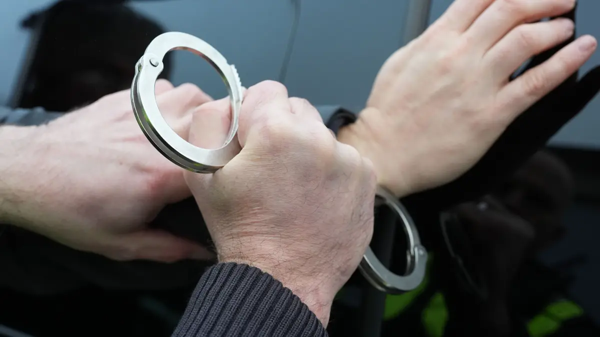 Nach einer mutmaßlichen sexuellen Belästigung von Kindern in Templin nahm die Polizei einen 38-Jährigen in Gewahrsam und leitete Ermittlungen ein. (Symbolbild)