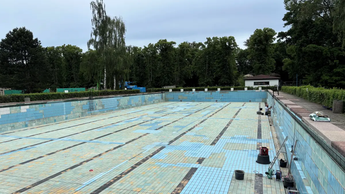Momentan wird noch daran gearbeitet, einige Probleme im Schwimmerbecken in Herzberg zu beseitigen.