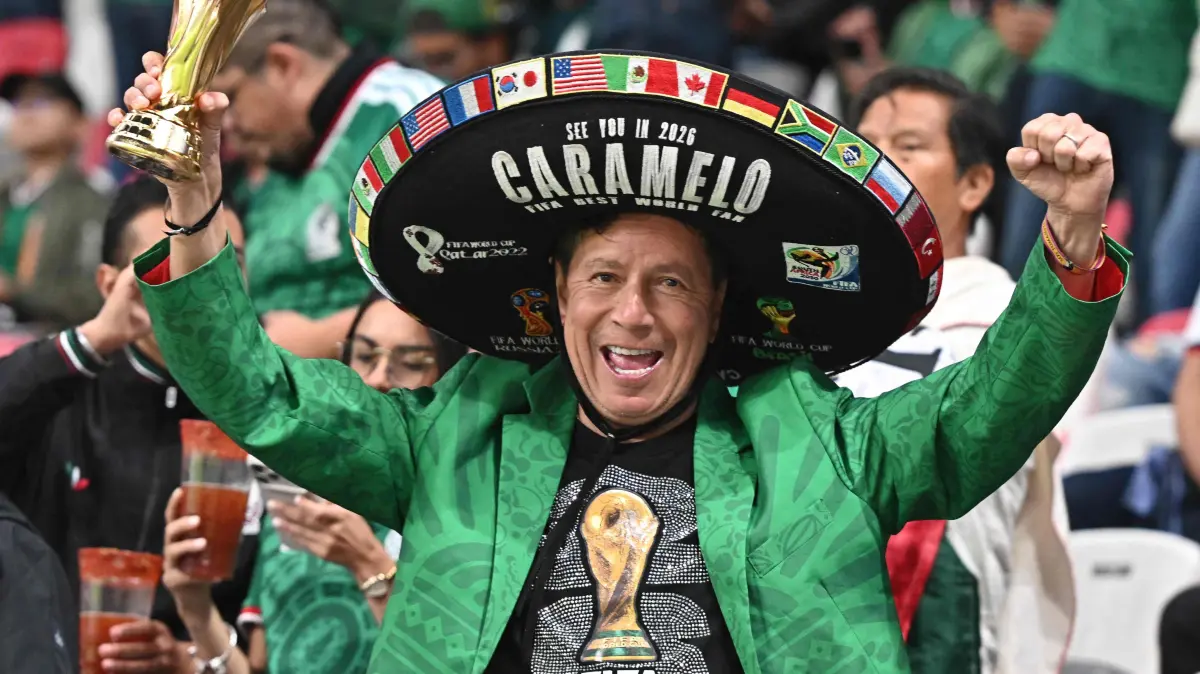 Fans of Mexico cheer their team ahead of the international friendly football match between Mexico and Serbia at the Nemesio Diez Stadium in Toluca, Mexico, on June 4, 2026 (Photo by Mario VAZQUEZ / AFP)
