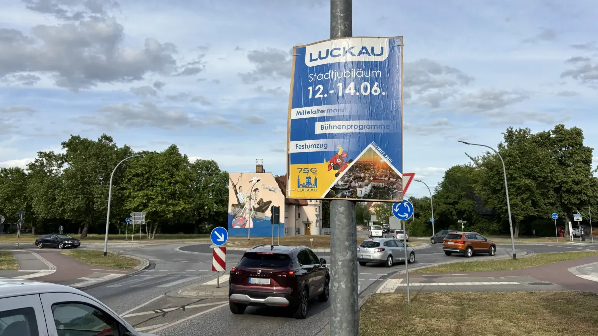 Plakatwerbung in Lübben in der Lindenstraße.