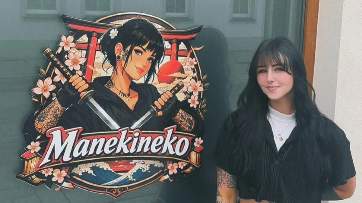 Desirée Böhme hat sich einen Traum erfüllt und wagt mit ihrem Tattoostudio in Finsterwalde nun die Selbstständigkeit. Der Ursprung des Namens Manekineko lässt sich schon beim Logo erahnen.