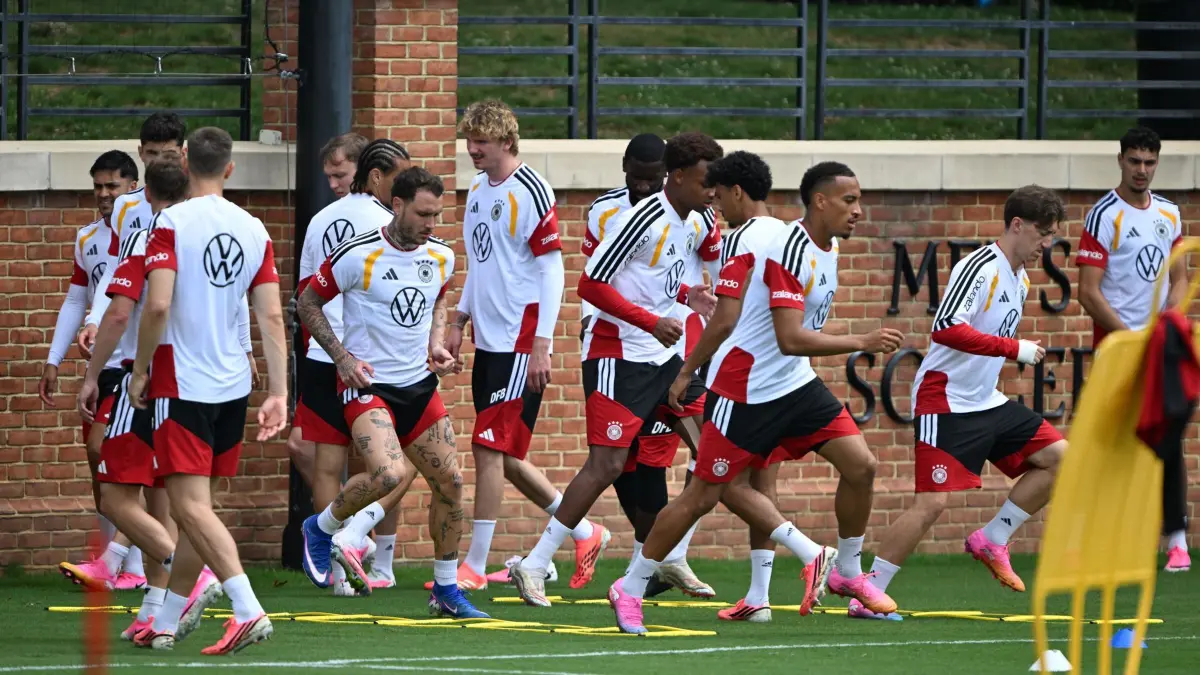 Fußball-WM 2026 - Training Deutschland: 09.06.2026, USA, Winston-Salem: Fußball: WM 2026, Nationalmannschaft Deutschland, Training vor dem ersten WM-Spiel gegen Curaçao, die Mannschaft in Aktion während des Trainings. Foto: Federico Gambarini/dpa - WICHTIGER HINWEIS: Gemäß den Vorgaben der DFL Deutsche Fußball Liga bzw. des DFB Deutscher Fußball-Bund ist es untersagt, in dem Stadion und/oder vom Spiel angefertigte Fotoaufnahmen in Form von Sequenzbildern und/oder videoähnlichen Fotostrecken zu verwerten bzw. verwerten zu lassen. +++ dpa-Bildfunk +++