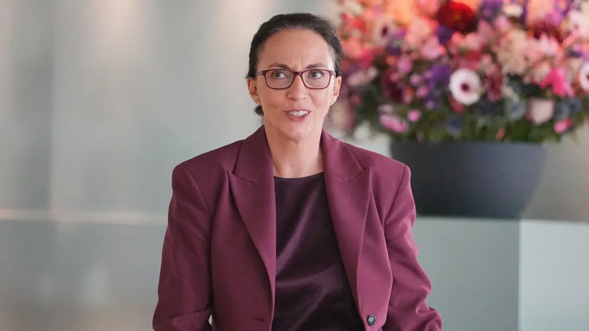 Regierungsberatungen zu geplante Reformen: 10.06.2026, Berlin: Yasmin Fahimi, Vorsitzende des Deutschen Gewerkschaftsbundes, kommt zu den Beratungen des Koalitionsausschusses der Bundesregierung mit Vertretern von Gewerkschaften und Arbeitgebern im Kanzleramt. Auf der Sitzung des Koalitionsausschusses vor der parlamentarischen Sommerpause soll ein großes Reformpaket geschnürt werden. Foto: Michael Kappeler/dpa +++ dpa-Bildfunk +++