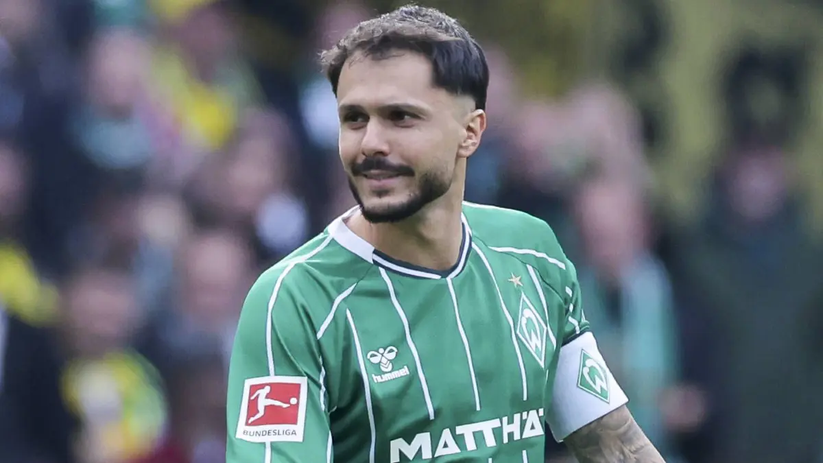 Leonardo Bittencourt Werder Bremen lacht, Bundesliga, SV Werder Bremen v Borussia Dortmund, Weserstadion am 16. May 2026 in Bremen, Deutschland. Foto von Marco Steinbrenner/DeFodi Images Leonardo Bittencourt Werder Bremen smiles, Bundesliga, SV Werder Bremen v Borussia Dortmund, Weserstadion, May 16, 2026 in Bremen, Germany. Photo by Marco Steinbrenner/DeFodi Images DFL regulations prohibit any use of photographs as image sequences and/or quasi-video. - *** Leonardo Bittencourt Werder Bremen laughs, Bundesliga, SV Werder Bremen v Borussia Dortmund, Weserstadion on May 16, 2026 in Bremen, Germany Photo by Marco Steinbrenner DeFodi Images Leonardo Bittencourt Werder Bremen smiles, Bundesliga, SV Werder Bremen v Borussia Dortmund, Weserstadion, May 16, 2026 in Bremen, Germany Photo by Marco Steinbrenner DeFodi Images DFL regulations prohibit any use of photographs as image sequences and or quasi video