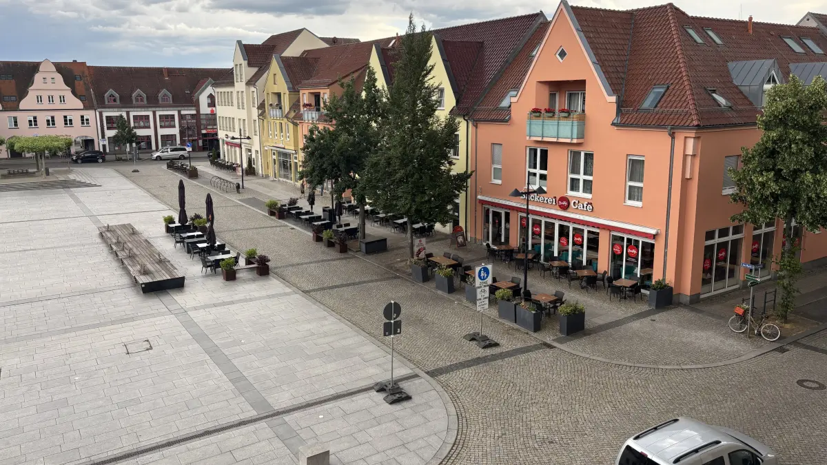 Straße Am Markt in Lübben aus Richtung Rathaus