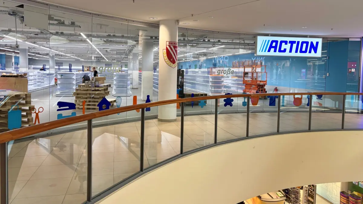 Die Regale im neuen Action-Markt im Blechen-Carré in Cottbus werden bereits aufgebaut. Die Eröffnung steht kurz bevor. Aber auch andere Marken wollen nach Cottbus.