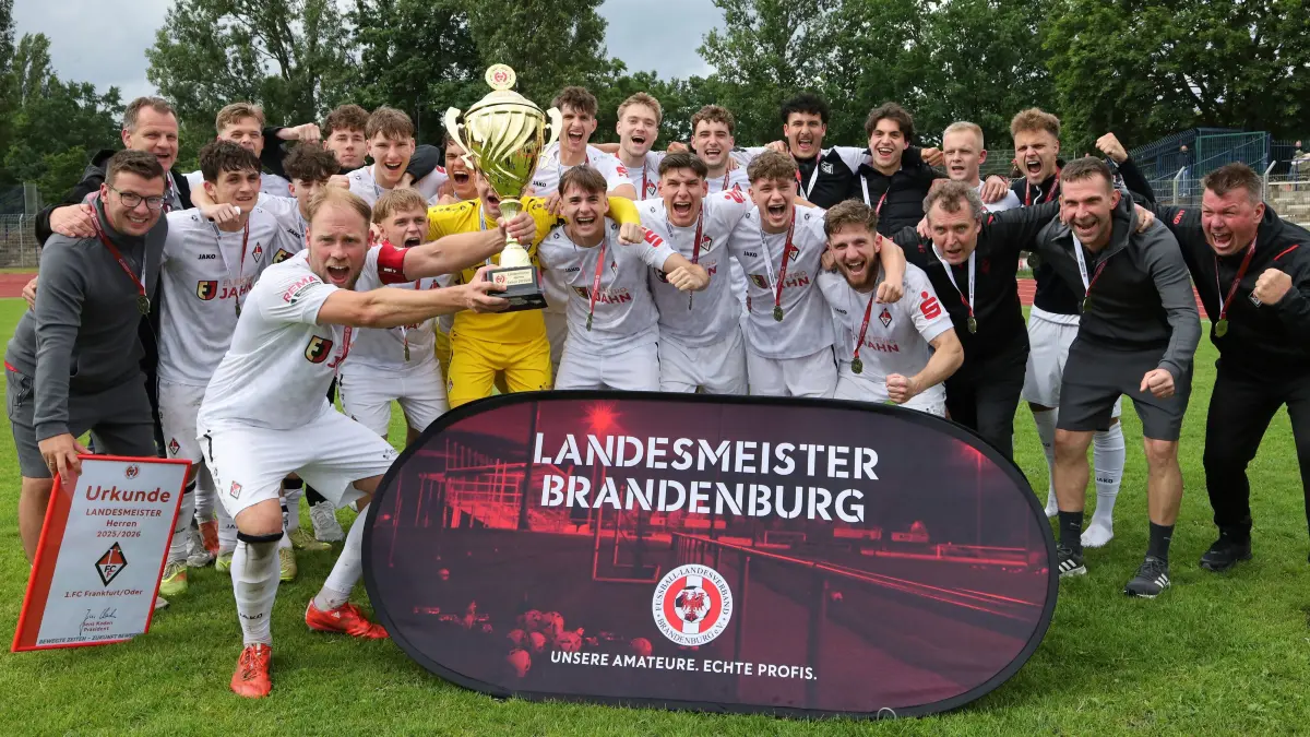 Fussball : Brandenburg an der Havel Stadion, Fussball Brandenburgliga Punktspiel, Stahl Brandenburg - 1. FC Frankfurt , der 1. FC Frankfurt ist wieder in der Oberliga.
FOTO BENK 13.06.2026