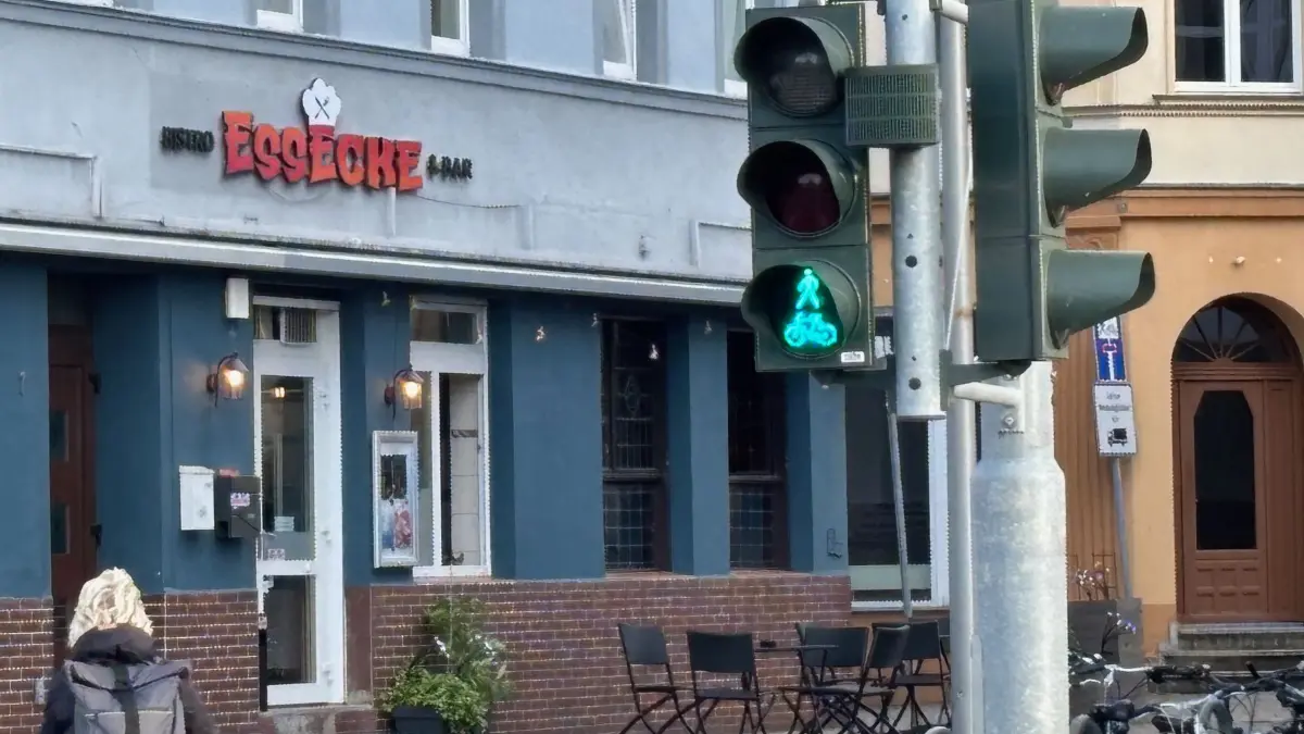 Vielleicht weist statt des Ampelmännchens bald ein Bergmann den Weg über die Senftenberger Kaufhauskreuzung. Das Ganze wird derzeit geprüft.