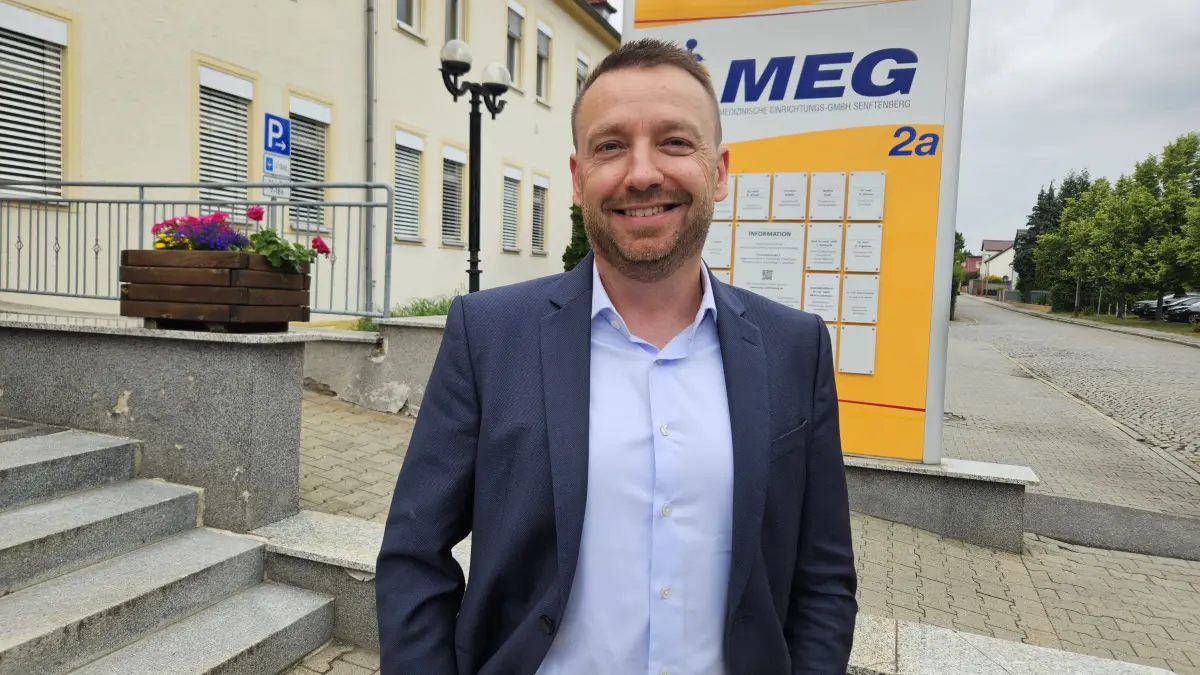 Dr. Mario Lehmann führt seit Anfang 2026 die MEG Senftenberg. Nach mehreren Arztausfällen setzt der neue Geschäftsführer auf Vertretungen, Nachwuchsförderung und die Gewinnung neuer Mediziner.