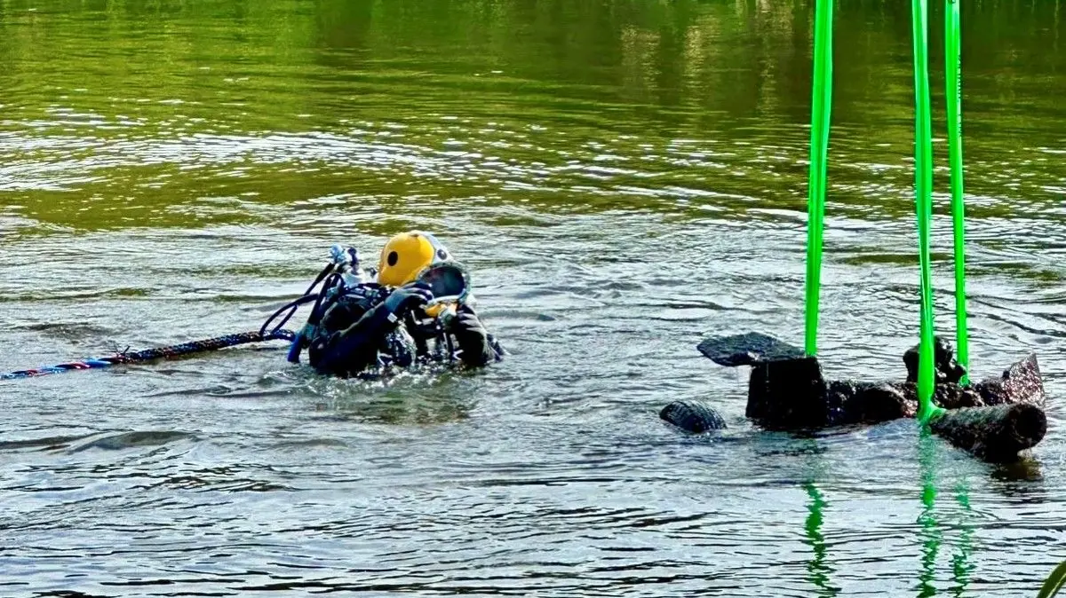 Kriegsgerät in der Neiße