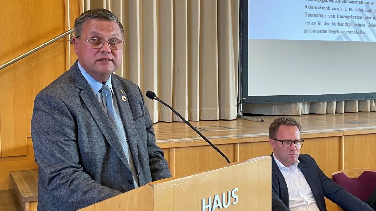 Jörg Fabian, der Vorsitzende der Verbandsgemeindeversammlung, bei der Sondersitzung in Falkenberg: "Wir kennen die wahren Gründe für den beabsichtigten Falkenberger Austritt bis heute nicht."