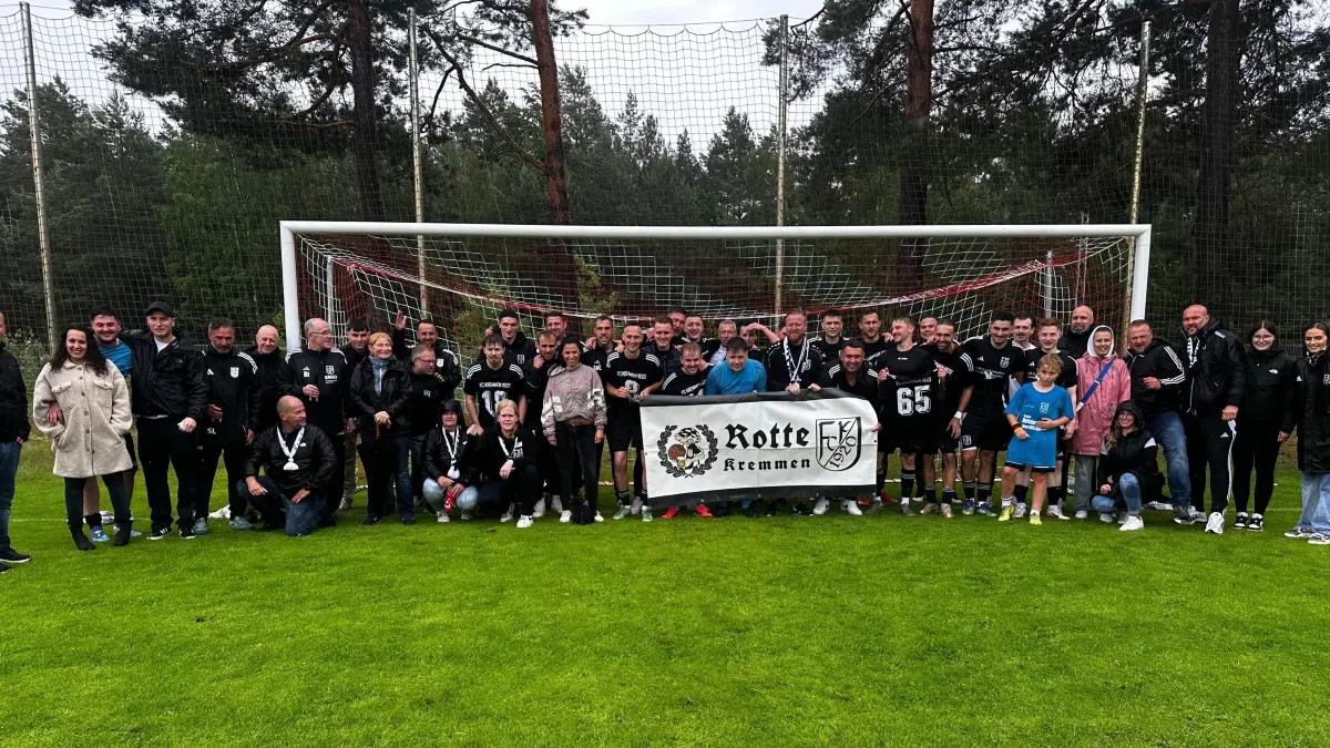 FC Kremmen feiert die Kreismeisterschaft Oberhavel/Barnim einen Spieltag vor dem Ende