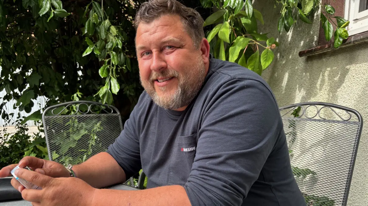Daniel Stiller aus Sellessen-Muckro (Stadt Spremberg) kennt sich mit Schlangen aus. Er hat viele Jahre Kettennattern und andere Arten gezüchtet.