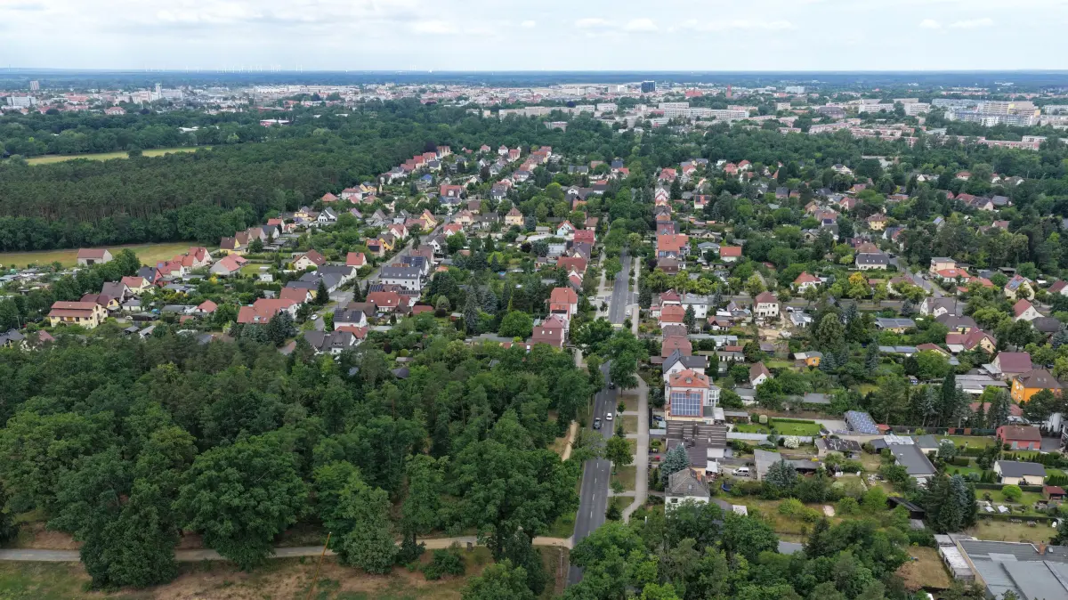 Luft Branitzer Siedlung: Luftaufnahme vom 18. Juni 2026
Blick auf die Branitzer Siedlung, Forster Strasse