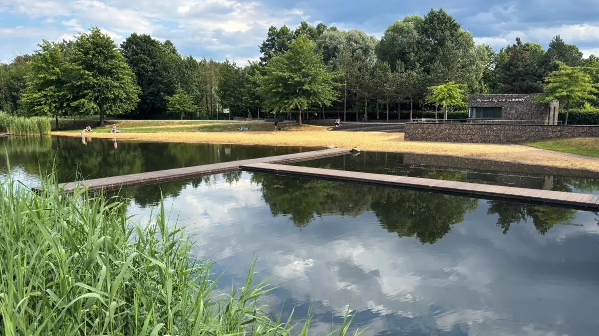 Blick auf die Naturbadestelle Spreelagune. Ein Bericht der Europäischen Union stellt eine Veränderung bei der Wasserqualität fest.