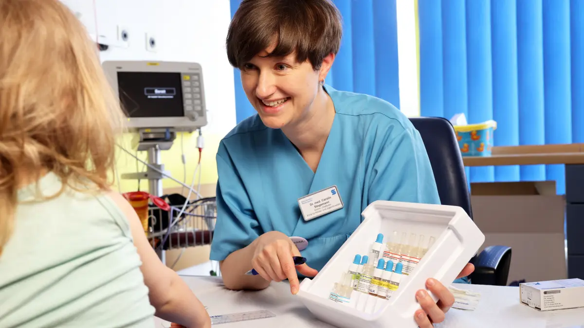 In der kinderallergologischen Sprechstunde können sich junge Patienten und ihre Familien bei Dr. Carolin Stegemann zu Allergien beraten und behandeln lassen.
