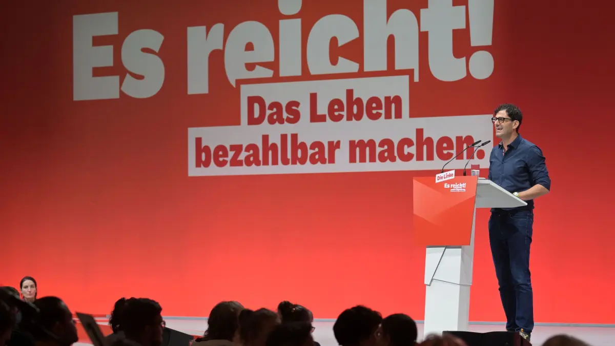 10. Bundesparteitag der Linken: 21.06.2026, Brandenburg, Potsdam: Luigi Pantisano, Vorsitzender der Partei Die Linke, bei seiner Antrittsrede während des Bundesparteitages der Linken in die Metropolis Halle in Potsdam.
Schwerpunkte des dreitägigen Parteitages sind die Wahl des Parteivorstandes und die inhaltliche politisch aktuelle Debatte. Foto: Michael Bahlo/dpa +++ dpa-Bildfunk +++