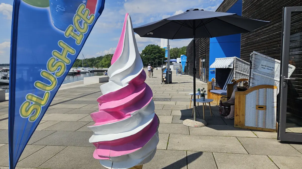 Softeis mit Seeblick: An der Voigt Marina können Besucher direkt am Stadthafen eine Pause einlegen.