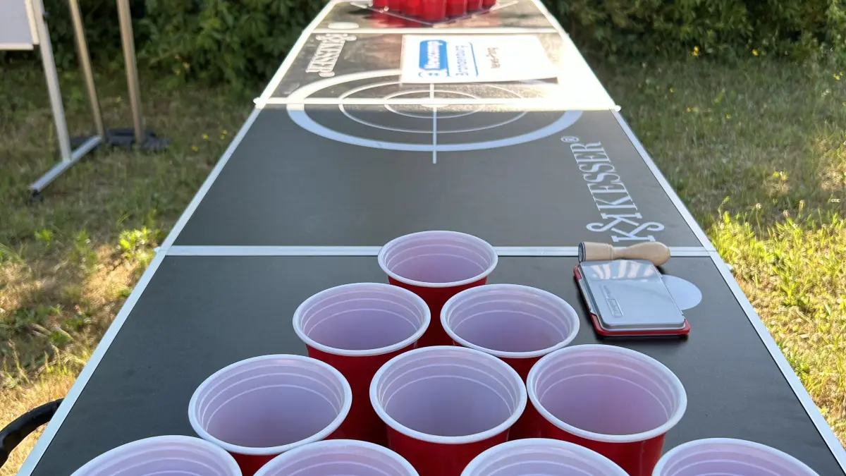 Beim News-Pong können die Teilnehmenden beim Newscamp in Cottbus ihr Wissen testen.