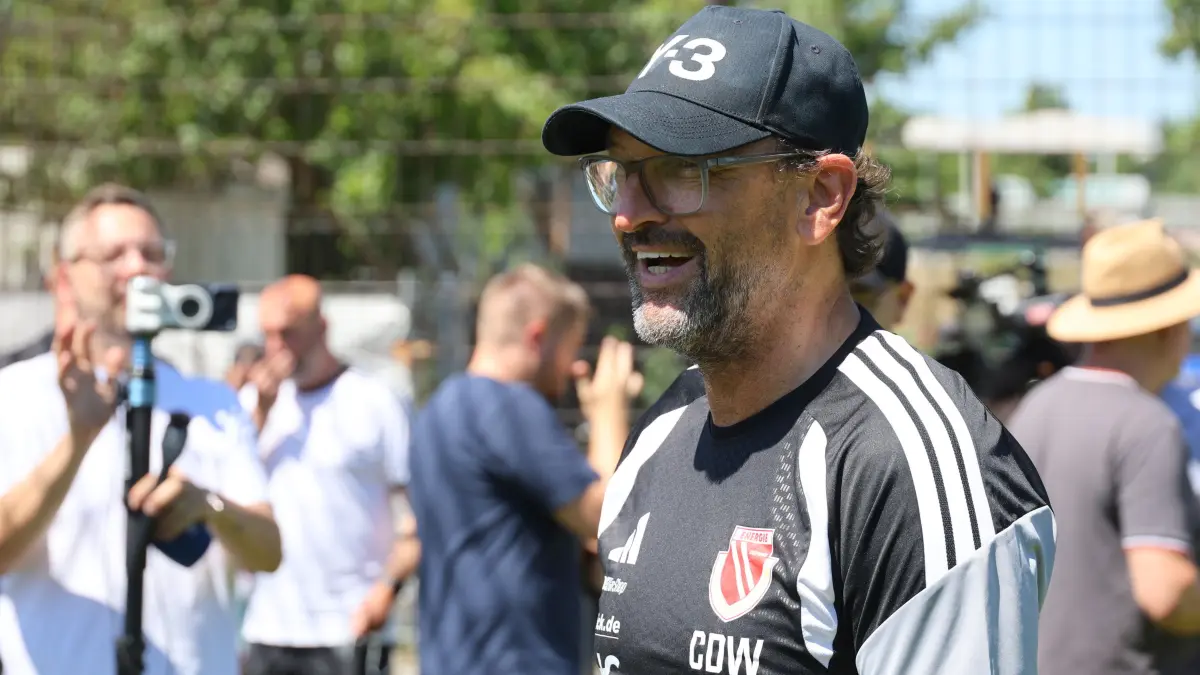 Fussball 2. Liga 2026/2027 FC Energie Cottbus - Trainingsauftakt: Trainer Claus-Dieter Wollitz (Energie Cottbus)