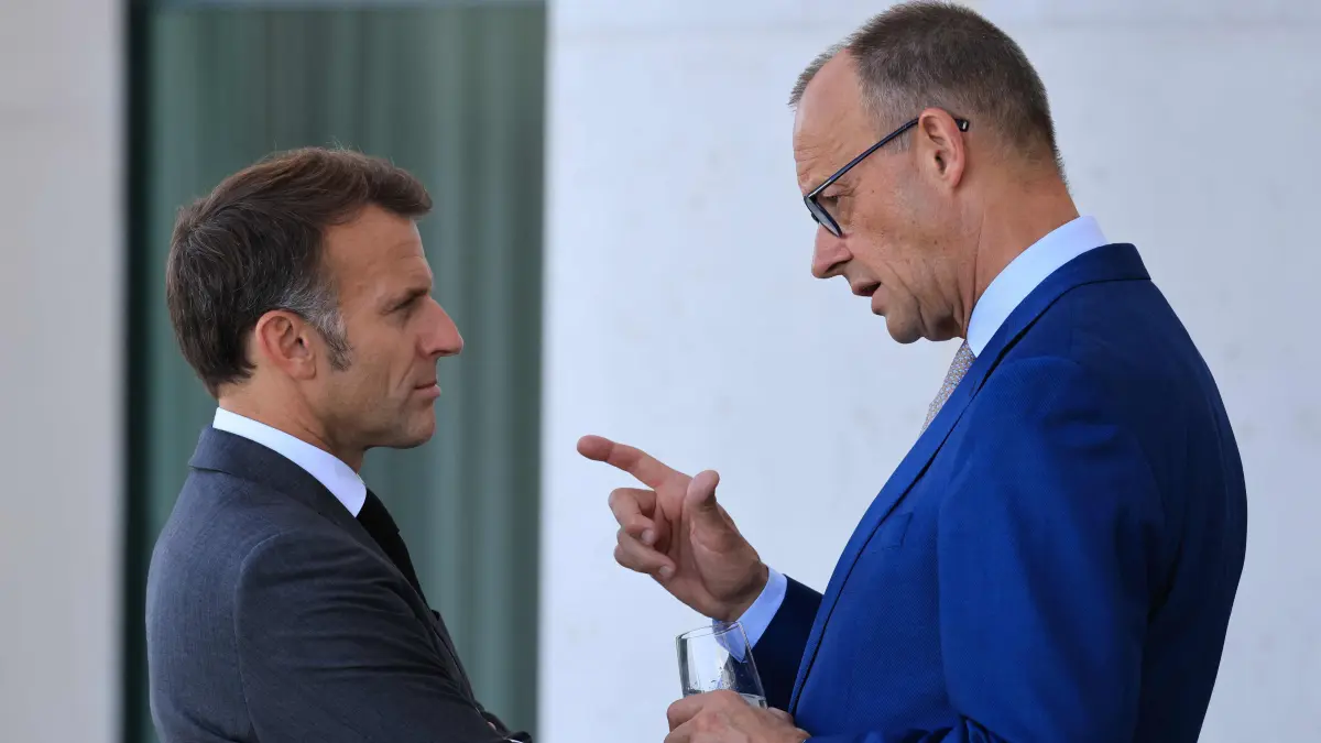 GERMANY-NATO-E5-MEETING-POLITICS-DEFENCE: German Chancellor Friedrich Merz (R) and French President Emmanuel Macron talk on the terrace of the Chancellery at the start of the meeting of State leaders of the European Group of Five (E5) and the NATO Secretary General on June 24, 2026 at the Chancellery in Berlin, Germany. (Photo by Ludovic MARIN / AFP)