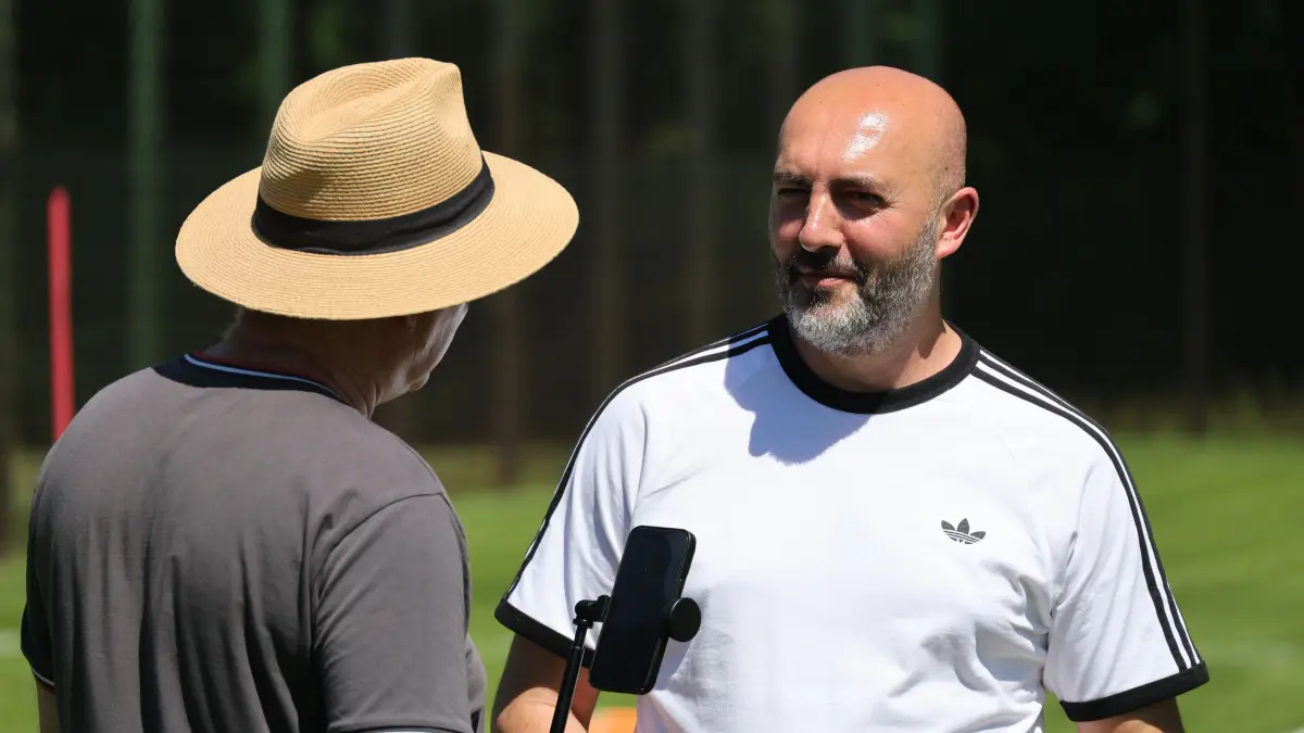 Fussball 2. Liga 2026/2027 FC Energie Cottbus - Trainingsauftakt: Kaderplaner Maniyel Nergiz (Energie Cottbus) im Interview