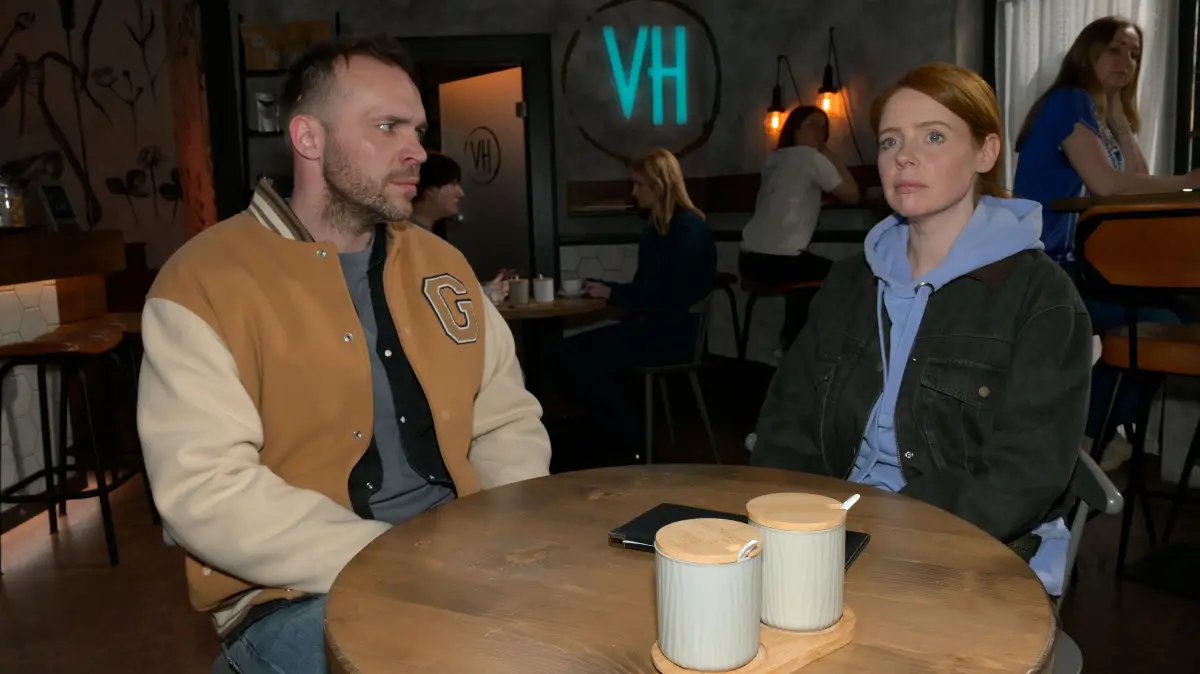Erik (Patrick Heinrich) muss Toni (Olivia Marei) die Wahrheit über sich und Matilda sagen.