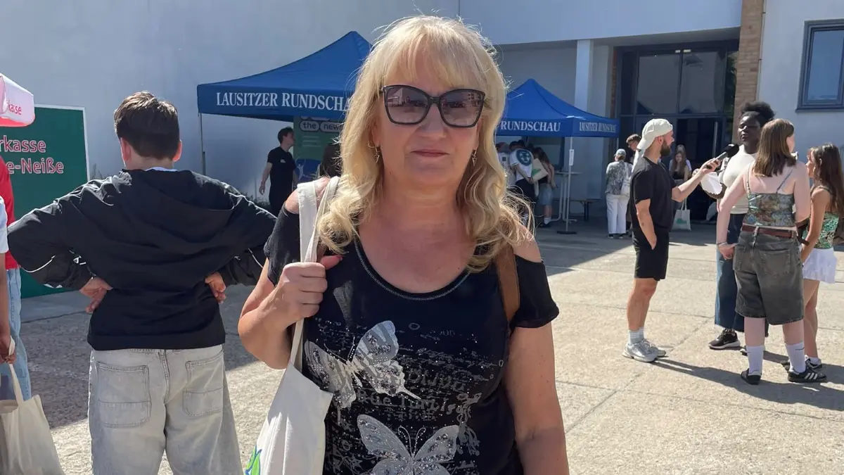 Frau Watzke vom Ludwig-Leichhardt-Gymnasium in Cottbus ist mit der Organisation nicht so zufrieden.