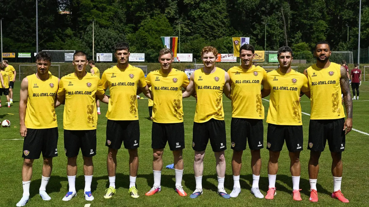 Trainingsauftakt bei Dynamo Dresden in Weinböhla: Vor 1350 Fans gab die SGD einen ersten Einblick in den Kader für die Saison 2026/27 in der 2. Fußball-Bundesliga.