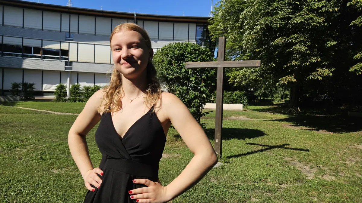 Jula Kampa aus Lohsa hat ihr Abitur am Johanneum in Hoyerswerda mit der Traumnote 1,0 bestanden. Die 18-Jährige möchte nun Medizin studieren und später in die Lausitz zurückkehren.