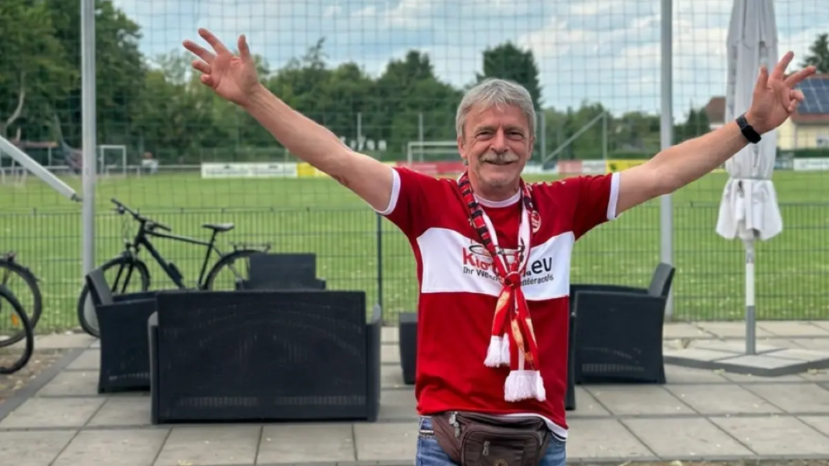 Ronny Janisch ist seit 50 Jahren begeisterter Fan von Energie Cottbus und fiebert bereits dem Spiel zwischen Energie und Halleschem FC am 11.07.2026 um 13 Uhr auf dem Einheitsportplatz in Finsterwalde entgegen.