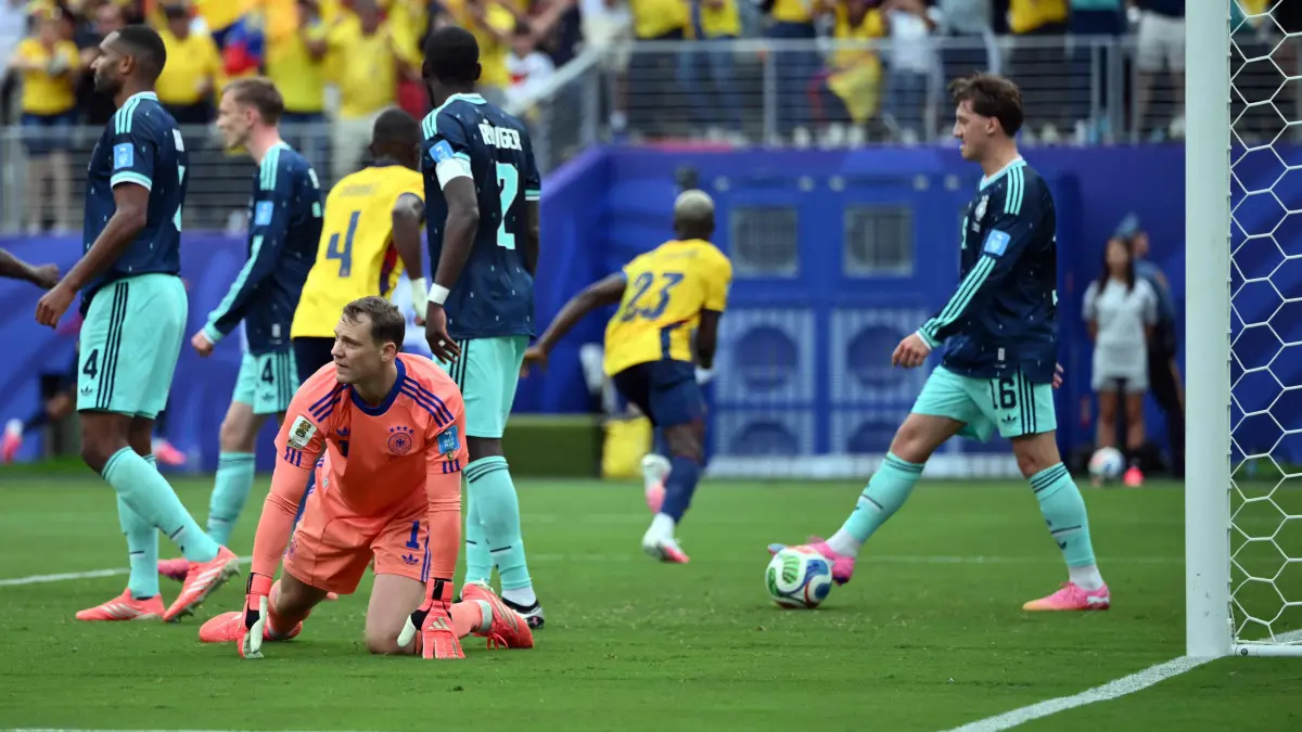 FBL-WC-2026-MATCH56-ECU-GER: Germany's goalkeeper #01 Manuel Neuer reacts after Ecuador's midfielder #19 Gonzalo Plata scoring his team's second goal during the 2026 World Cup Group E football match between Ecuador and Germany at the New York/New Jersey Stadium in East Rutherford on June 25, 2026. (Photo by ANGELA WEISS / AFP)