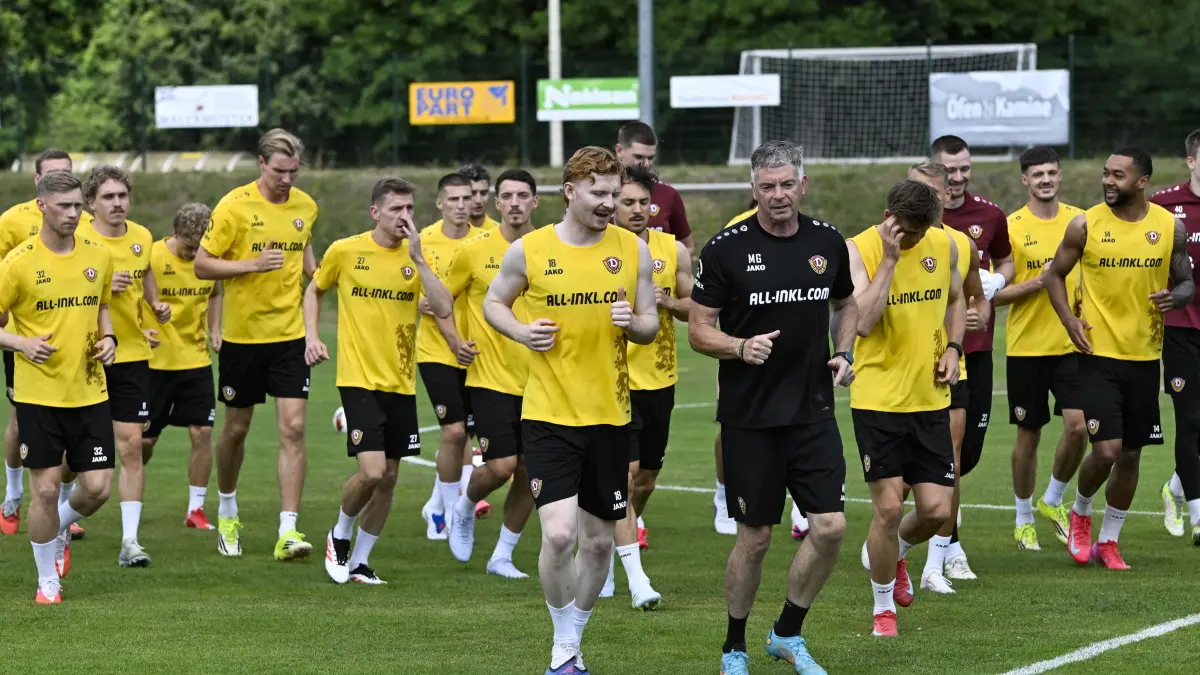 Trainingsauftakt bei Dynamo Dresden in Weinböhla: Vor 1350 Fans gab die SGD einen ersten Einblick in den Kader für die Saison 2026/27 in der 2. Fußball-Bundesliga.