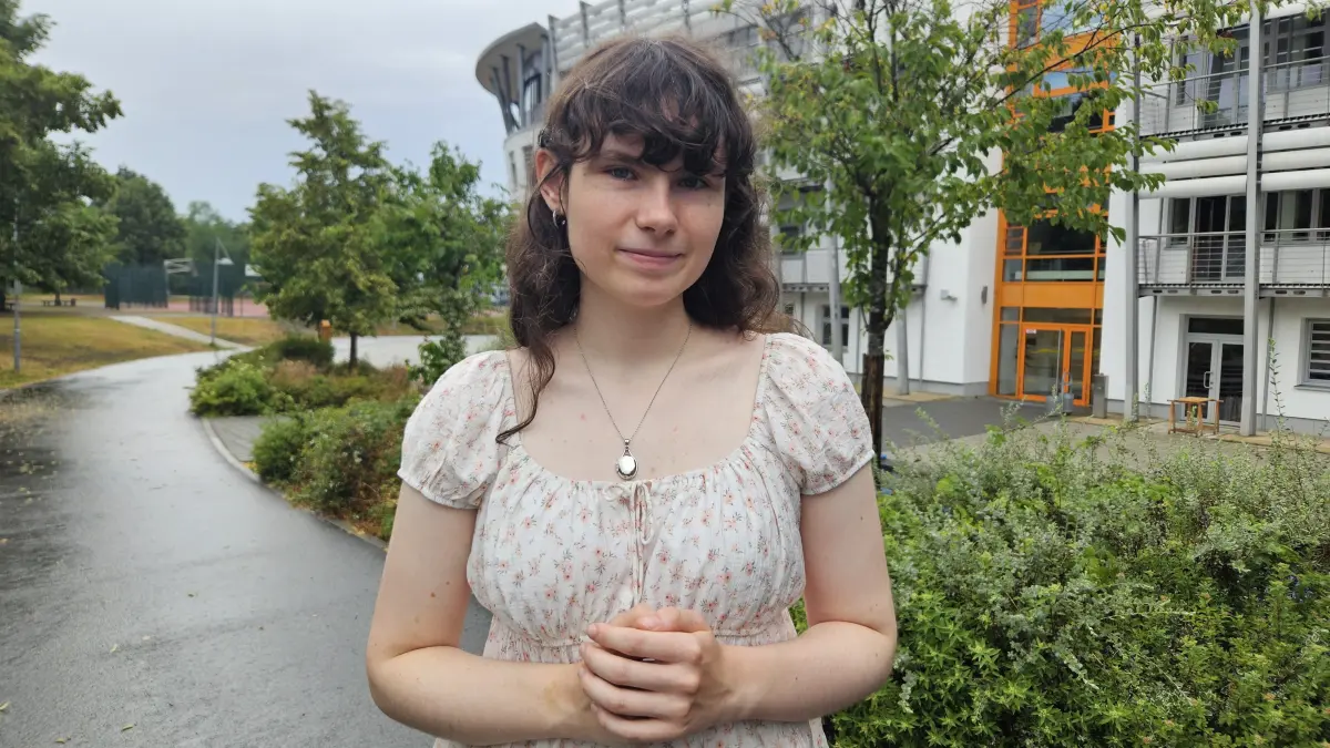 Emma Kolander (18) hat am Friedrich-Engels-Gymnasium in Senftenberg das Abitur mit der Bestnote 1,0 bestanden. Nach einem Jahr Auszeit mit Reisen nach Südamerika möchte sie sich in Ruhe Gedanken über ihre weitere Zukunft machen.