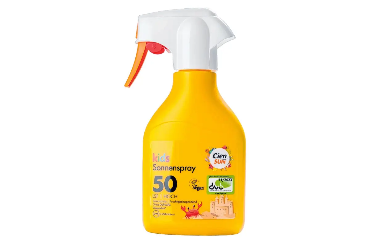 Das „Cien Sun Kids Sonnenspray“ von Lidl ist mit der Note 1,7 einer der beiden Testsieger.