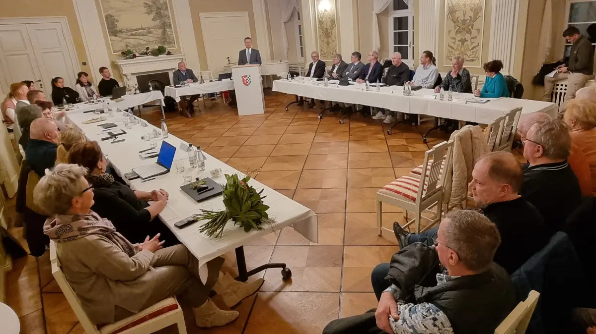 Am 19. Januar 2026 wurde Bengt Kanzler im Rittersaal des Schlosses Lübbenau als Bürgermeister von Vetschau verabschiedet, sein Nachfolger Chris Mielchen ins Amt eingeführt. Es war die letzte Stadtverordnetenversammlung (SVV) von Bengt Kanzler.