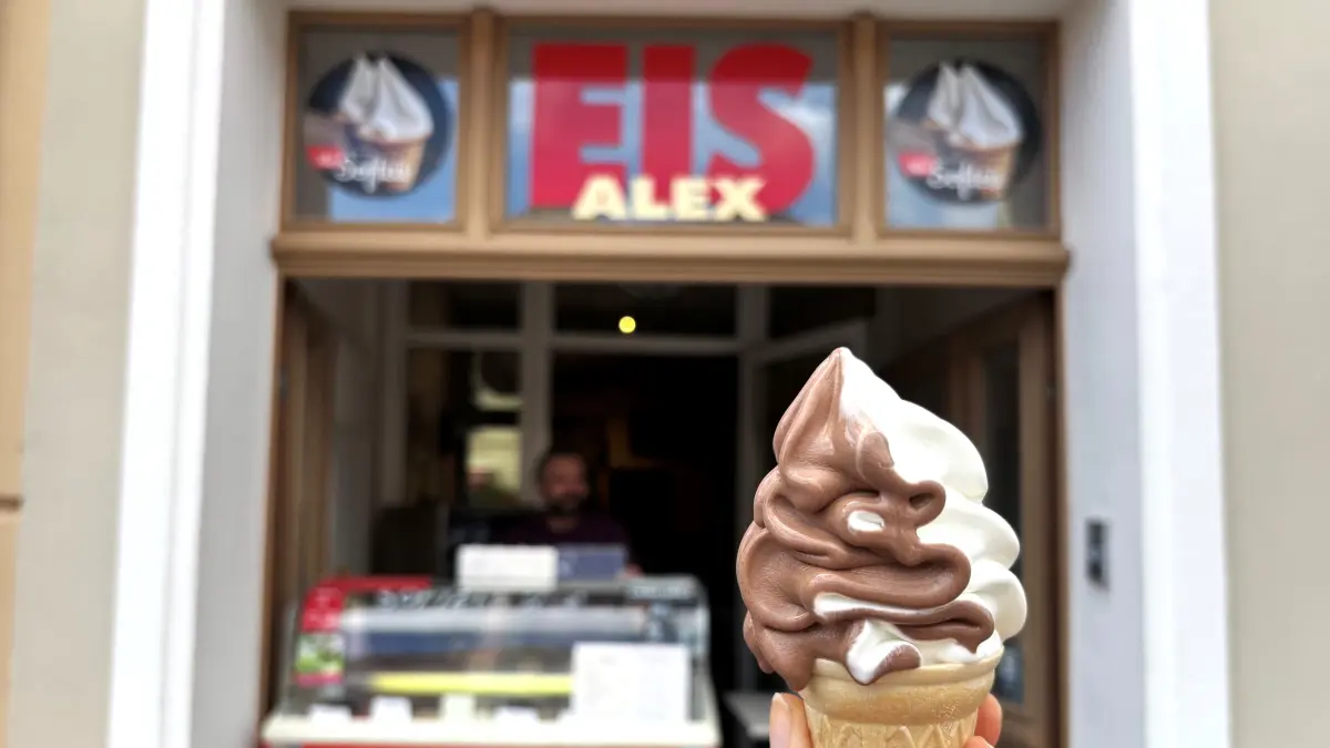 Café Alex in der Ehm-Welk-Straße 33 bietet am 52. Spreewald-und Schützenfest in Lübbenau Softeis ab 2 Euro.
