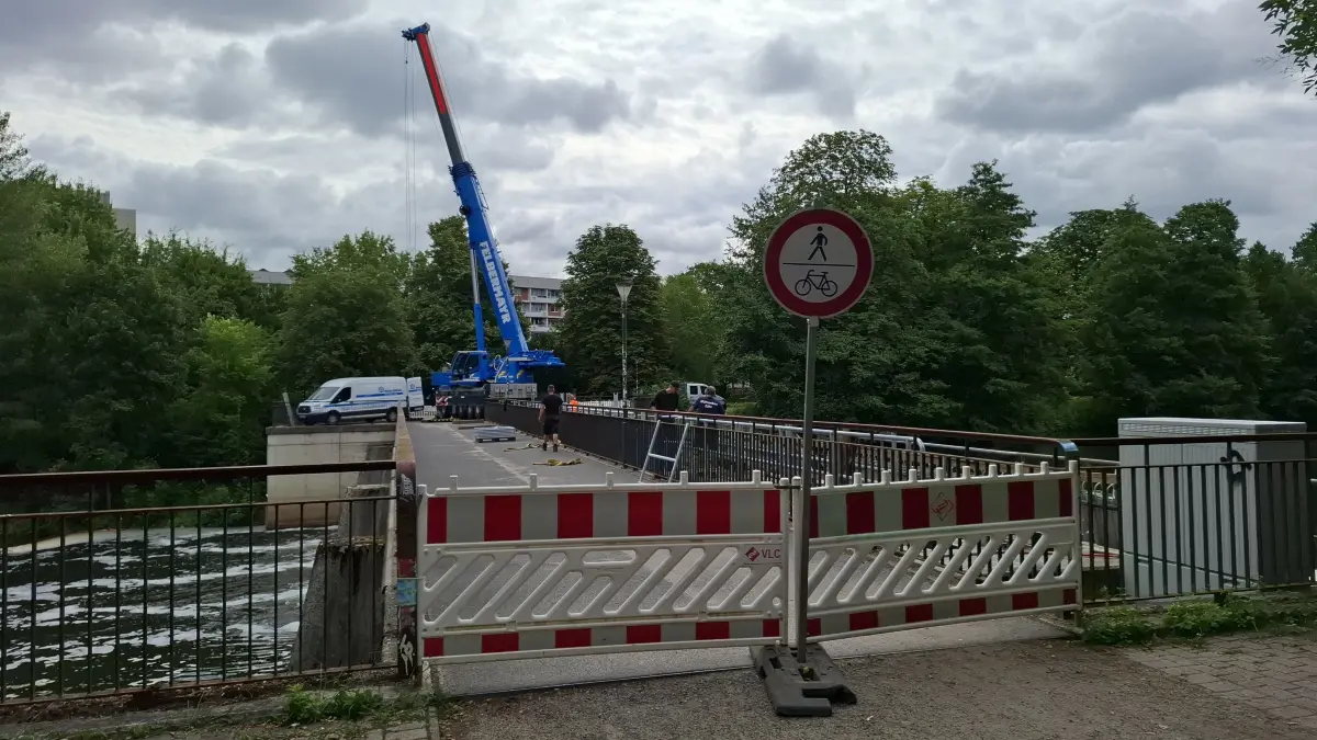 Die Brücke am Kleinen Spreewehr in Cottbus ist vorübergehend dicht. Demnächst wiederholt sich die Sperrung.