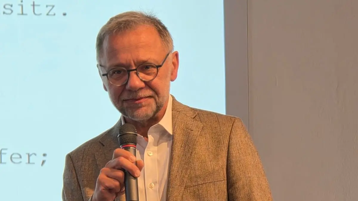 Foto von der Frühjahrstagung der Niederlausitzer Gesellschaft für Geschichte und Landeskunde. Jens Lipsdorf ist Vorsitzender des Vereins